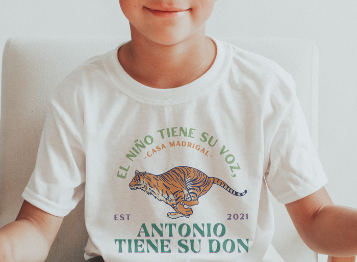 El Niño Tiene Su Vaz, Antonio Tiene Su Don Bella Canvas Youth Short Sleeve Tee